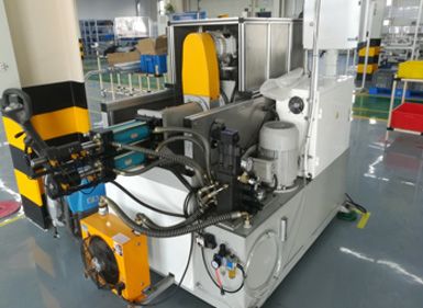 旋槽機